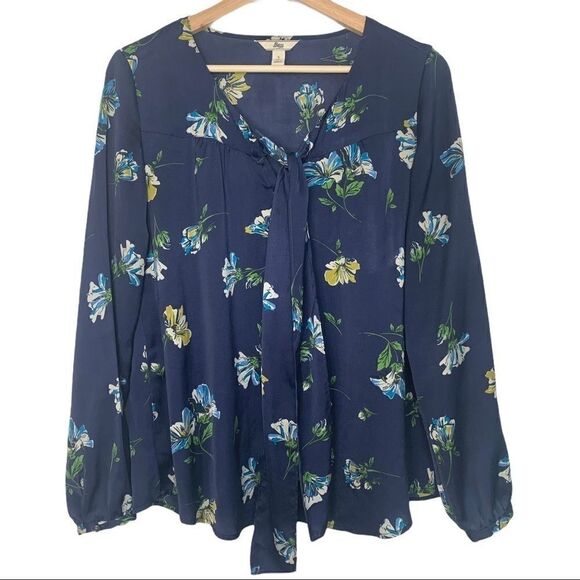 G.H. Bass & Co. Floral Button-Up Neck Tie Blouse - Picture 5 of 8